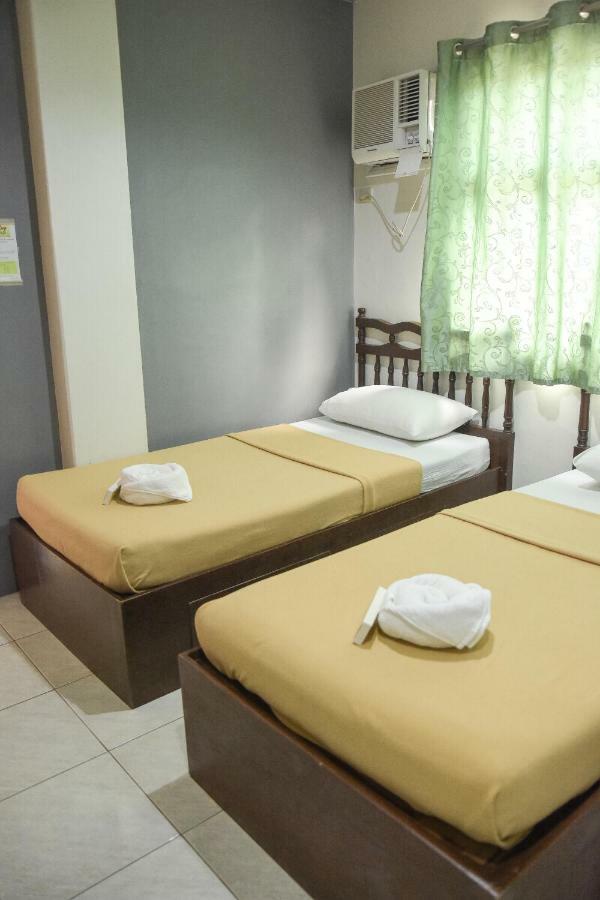 Tiptop Tower Suite Inn Dumaguete City Room photo